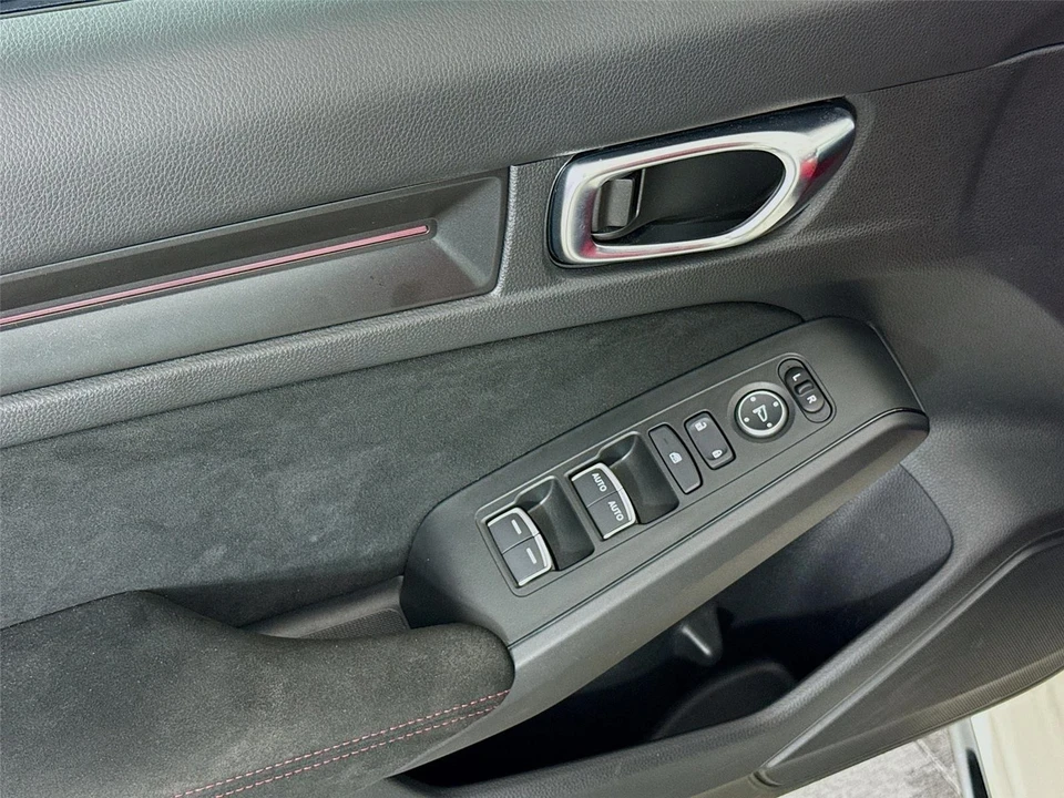 2025 Honda FL5 Civic Type R - Image 18 of 21