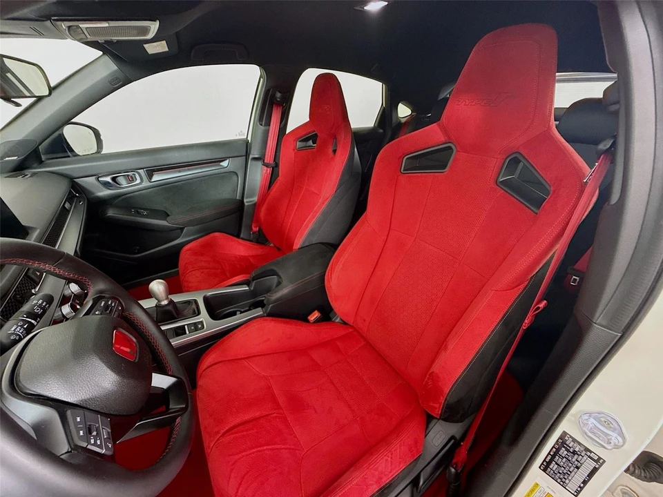 2025 Honda FL5 Civic Type R - Image 19 of 21