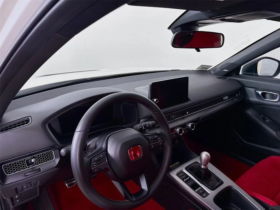 2025 Honda FL5 Civic Type R - Image 9 of 21
