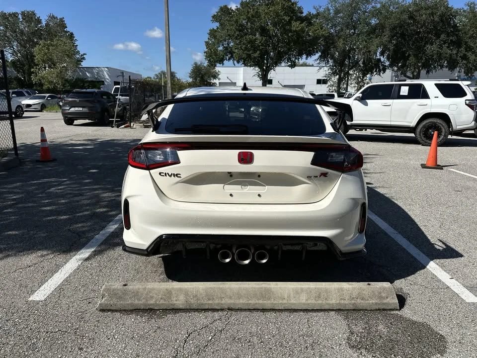 2025 Honda FL5 Civic Type R - Image 5 of 8