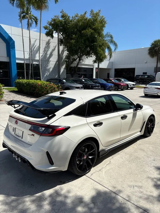 2025 Honda FL5 Civic Type R - Image 8 of 15