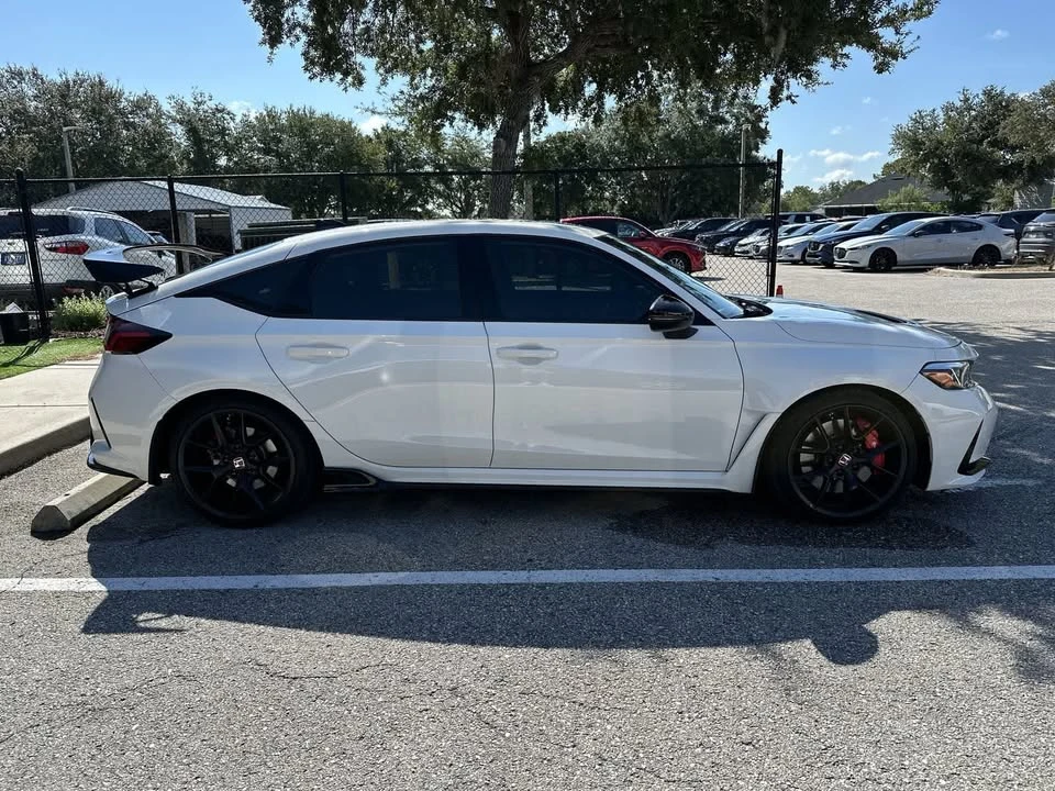 2025 Honda FL5 Civic Type R - Image 2 of 8
