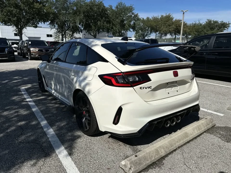 2025 Honda FL5 Civic Type R - Image 6 of 8