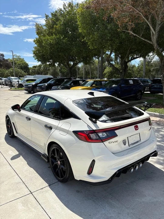 2025 Honda FL5 Civic Type R - Image 5 of 15