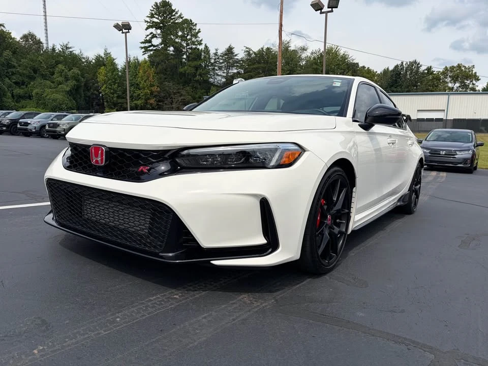 2025 Honda FL5 Civic Type R - Image 2 of 9