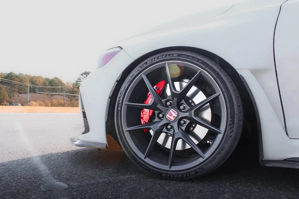 2025 Honda FL5 Civic Type R - Image 10 of 11