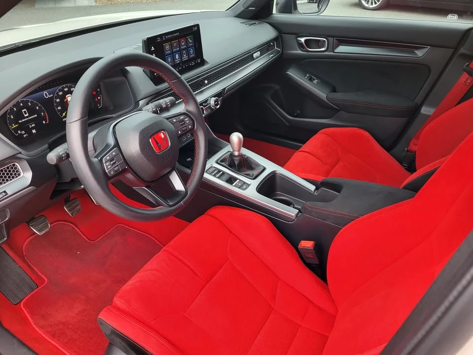 2025 Honda FL5 Civic Type R - Image 10 of 19