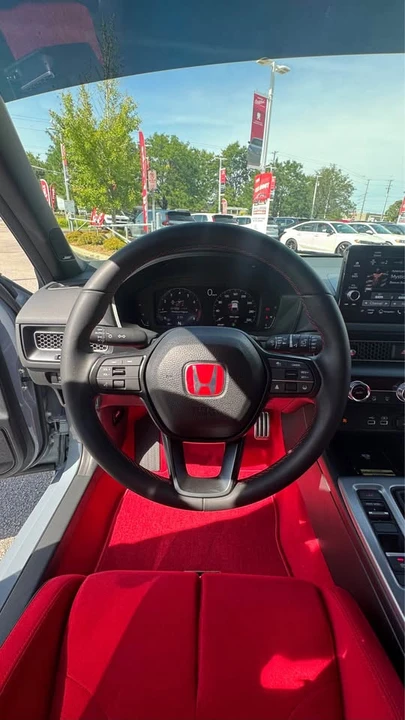2025 Honda FL5 Civic Type R - Image 17 of 19