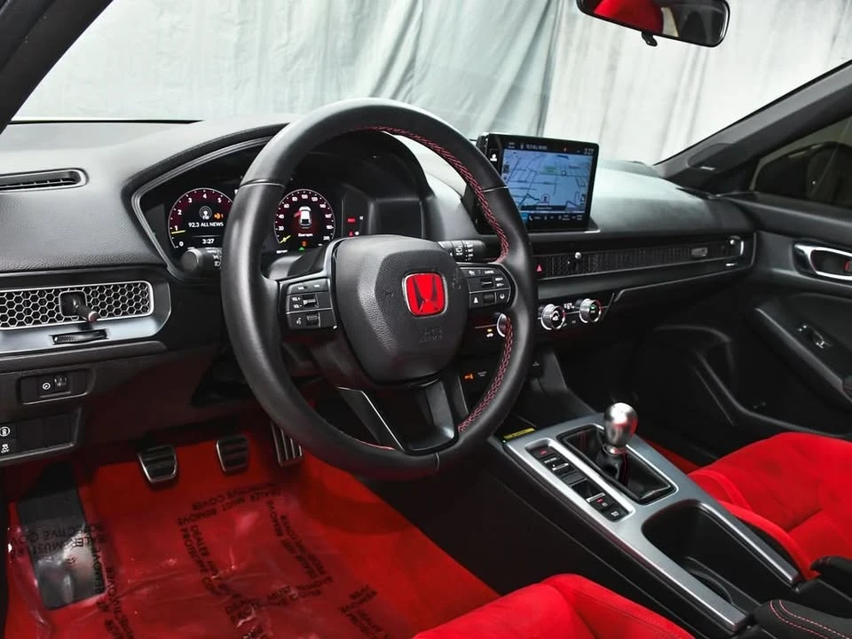 2025 Honda FL5 Civic Type R - Image 17 of 20