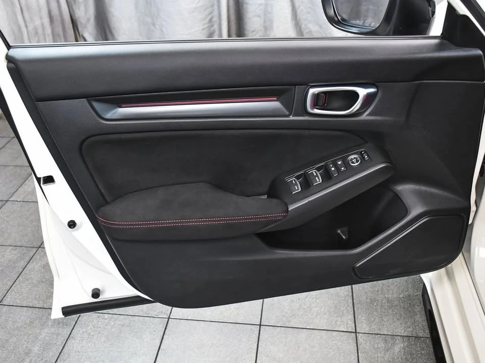 2025 Honda FL5 Civic Type R - Image 9 of 20