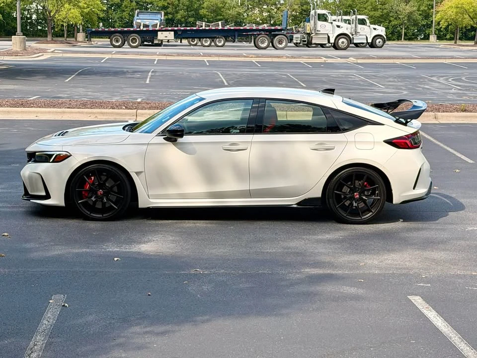 2025 Honda FL5 Civic Type R - Image 2 of 15