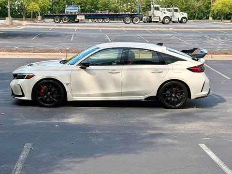 2025 Honda FL5 Civic Type R - Image 2 of 15