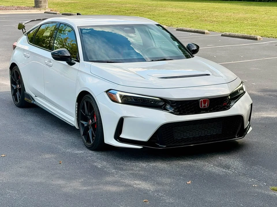 2025 Honda FL5 Civic Type R - Image 8 of 15