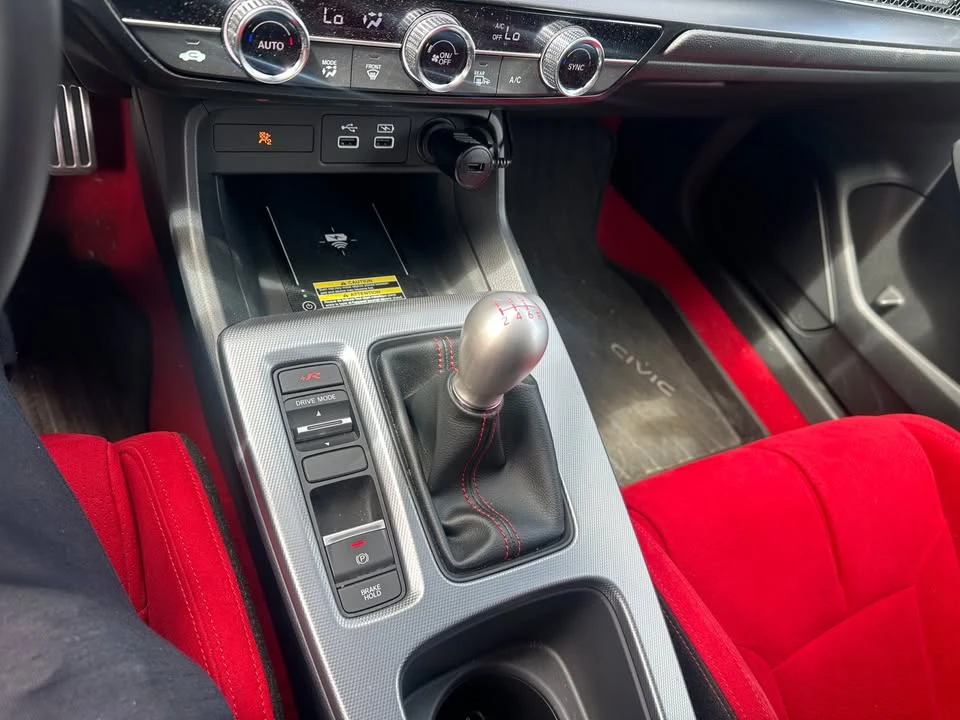 2025 Honda FL5 Civic Type R - Image 8 of 10