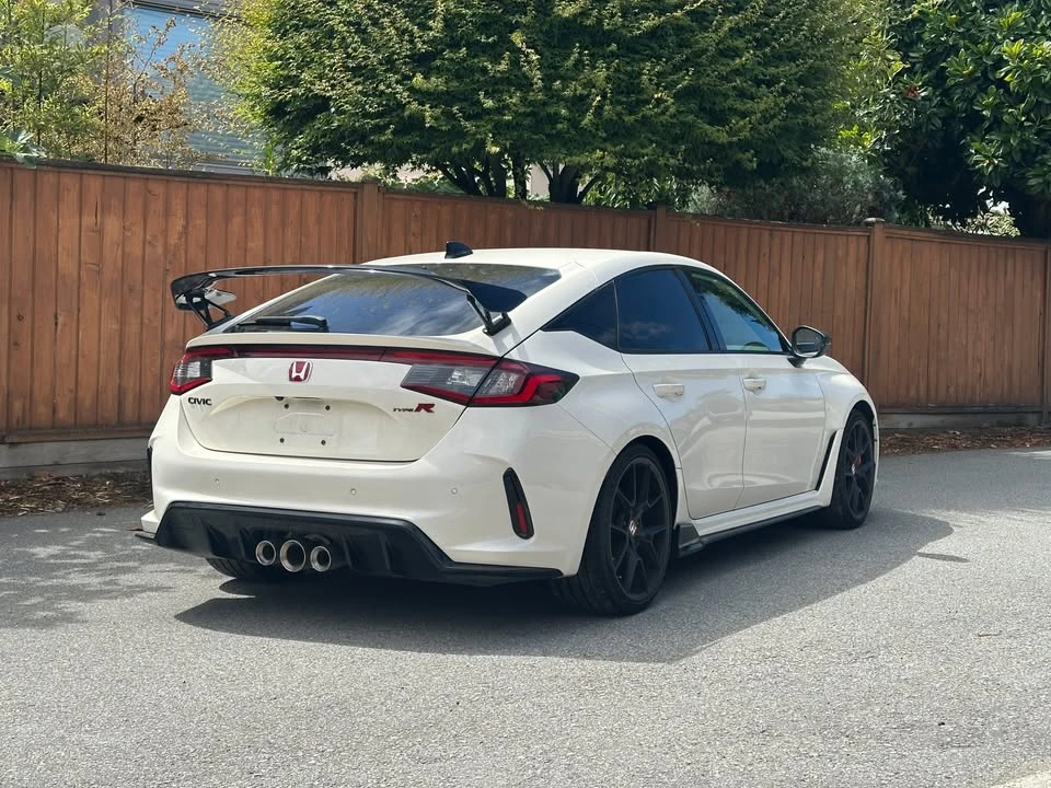 2025 Honda FL5 Civic Type R - Image 2 of 10