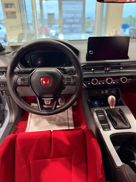 2025 Honda FL5 Civic Type R - Image 9 of 14