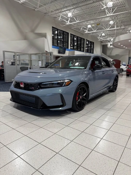 2025 Honda FL5 Civic Type R - Image 2 of 14