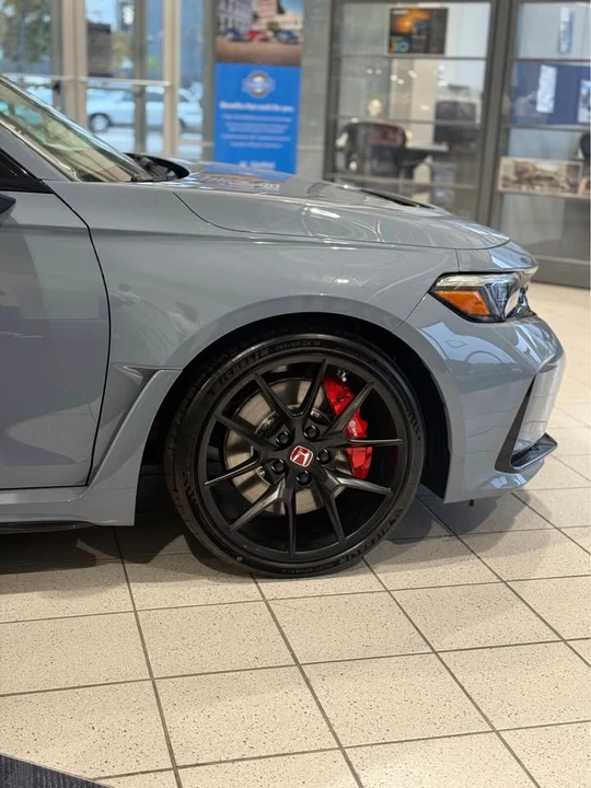 2025 Honda FL5 Civic Type R - Image 11 of 14