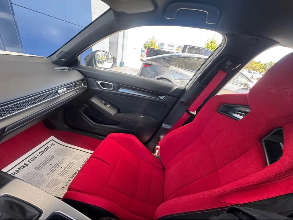2025 Honda FL5 Civic Type R - Image 10 of 15