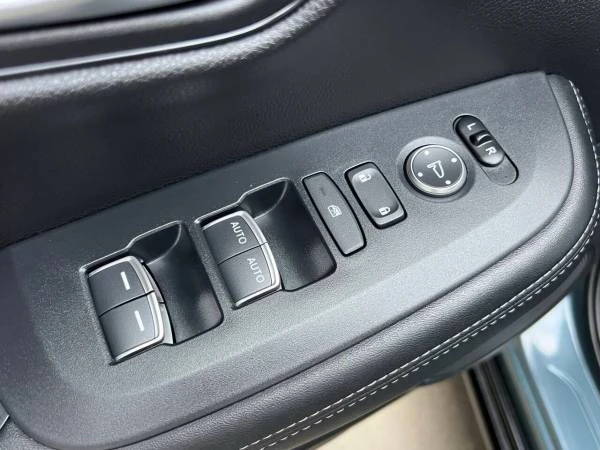 2025 Honda HR-V 3rd Gen - Image 16 of 21