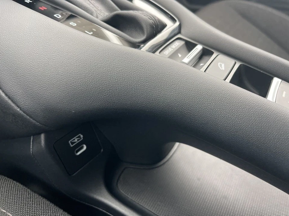 2025 Honda HR-V 3rd Gen - Image 15 of 21