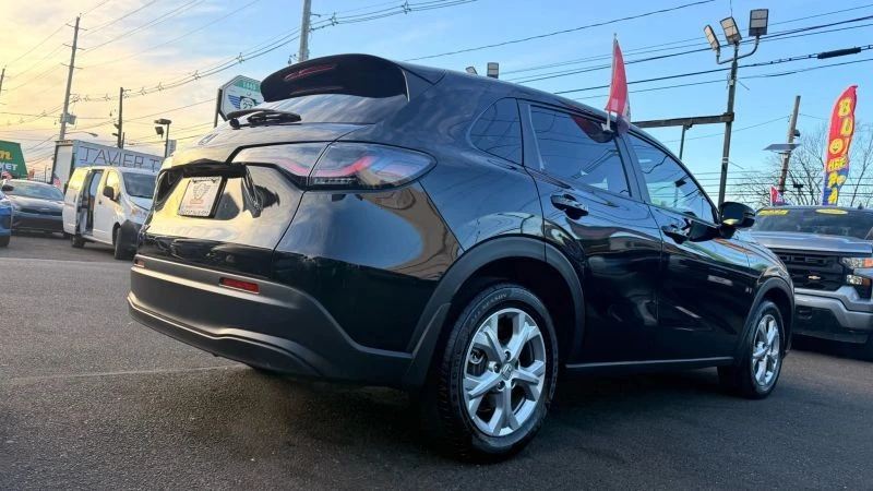 2025 Honda HR-V 3rd Gen - Image 9 of 12