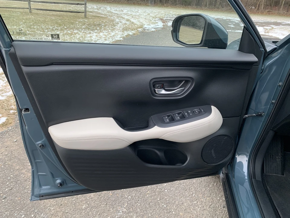 2025 Honda HR-V 3rd Gen - Image 12 of 21