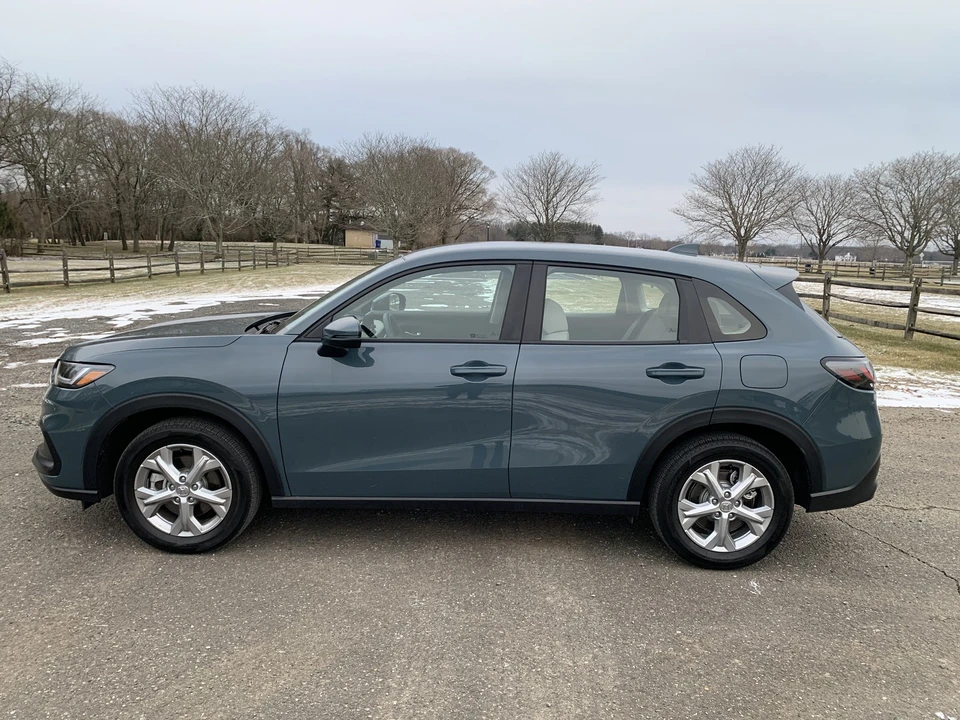 2025 Honda HR-V 3rd Gen - Image 8 of 21