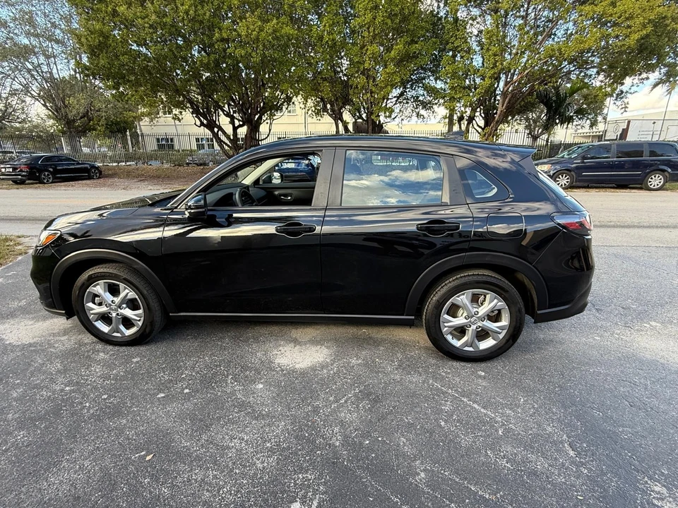 2025 Honda HR-V 3rd Gen - Image 9 of 15