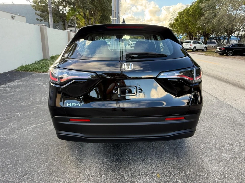2025 Honda HR-V 3rd Gen - Image 8 of 15
