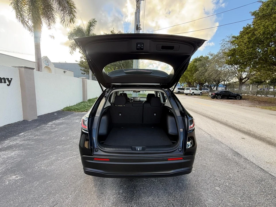 2025 Honda HR-V 3rd Gen - Image 10 of 15