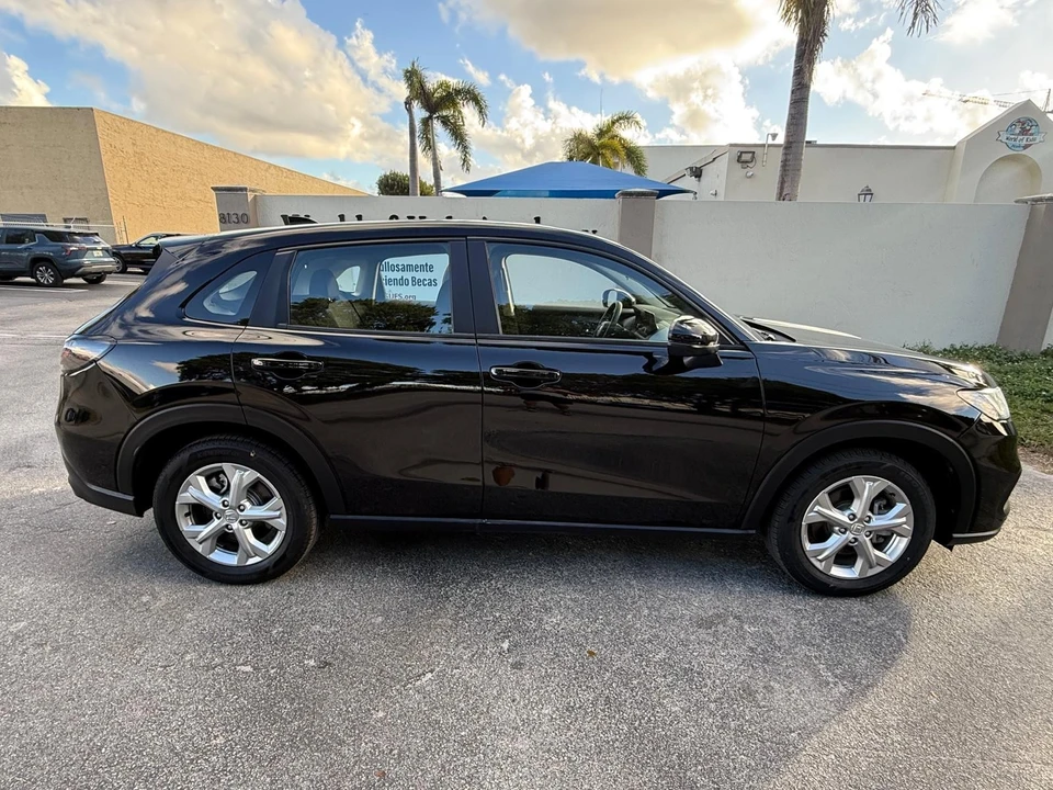 2025 Honda HR-V 3rd Gen - Image 5 of 15