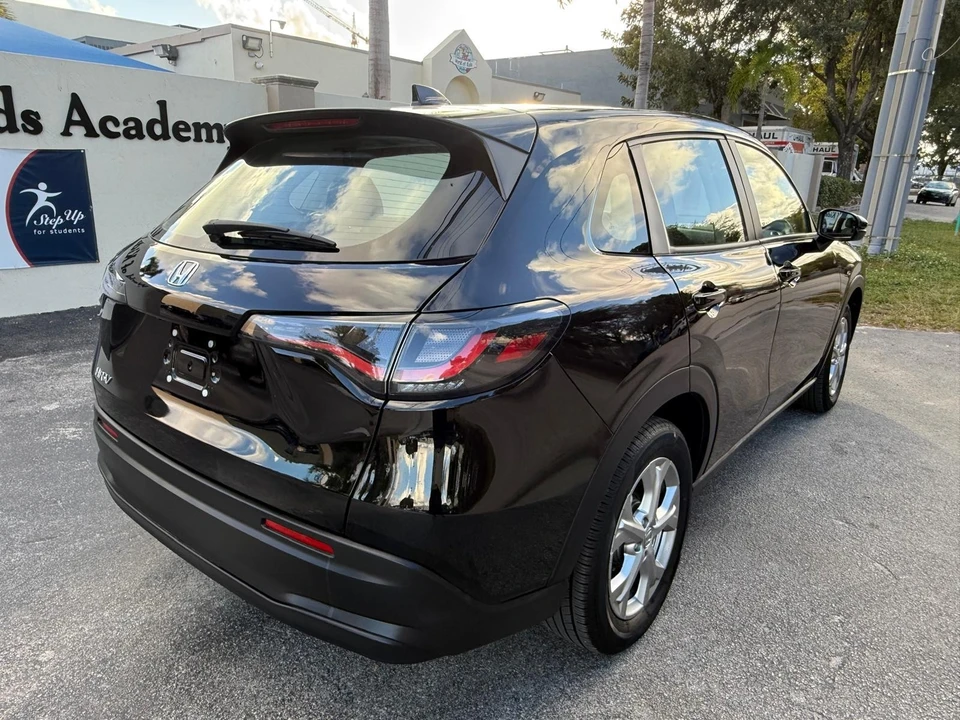 2025 Honda HR-V 3rd Gen - Image 3 of 15