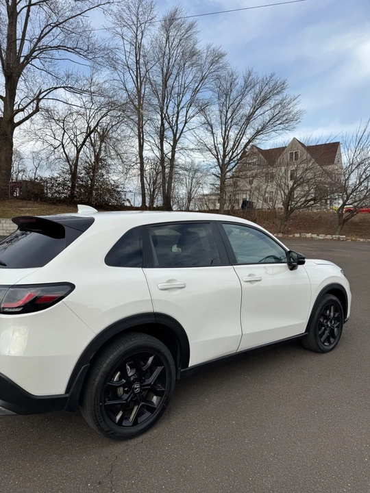 2025 Honda HR-V 3rd Gen - Image 4 of 20