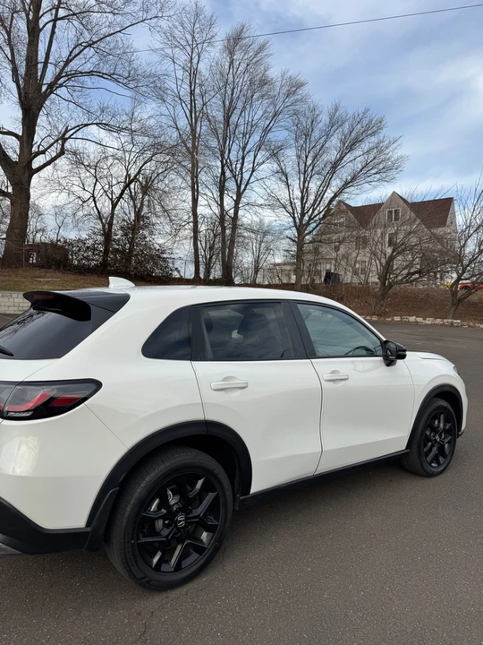 2025 Honda HR-V 3rd Gen - Image 5 of 20
