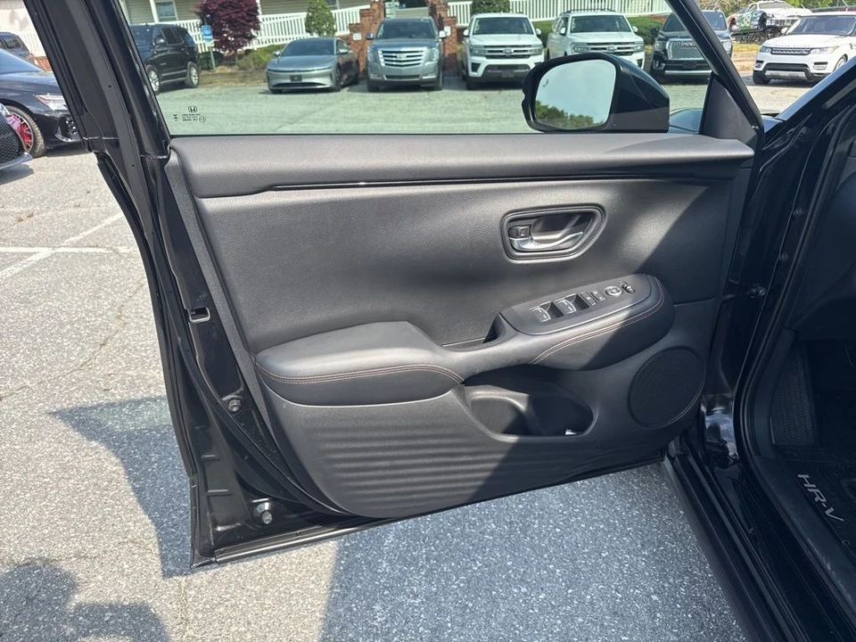 2025 Honda HR-V 3rd Gen - Image 23 of 31