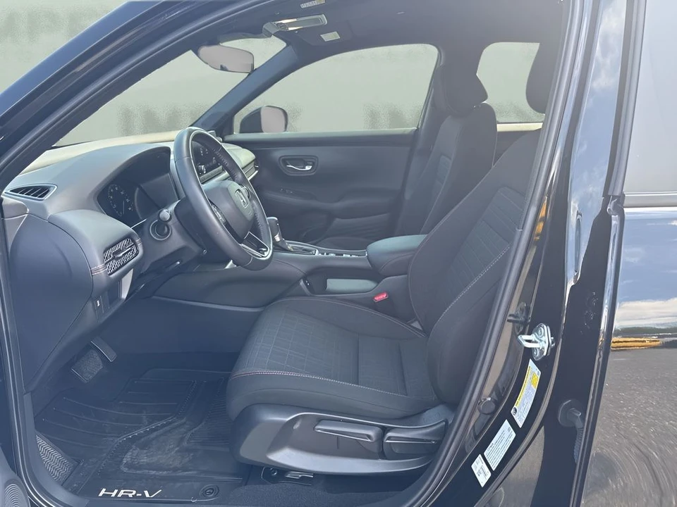 2025 Honda HR-V 3rd Gen - Image 9 of 31