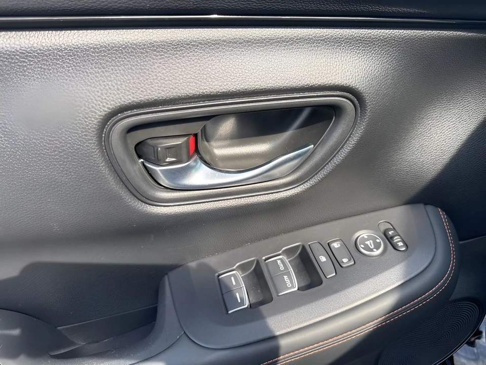 2025 Honda HR-V 3rd Gen - Image 24 of 31