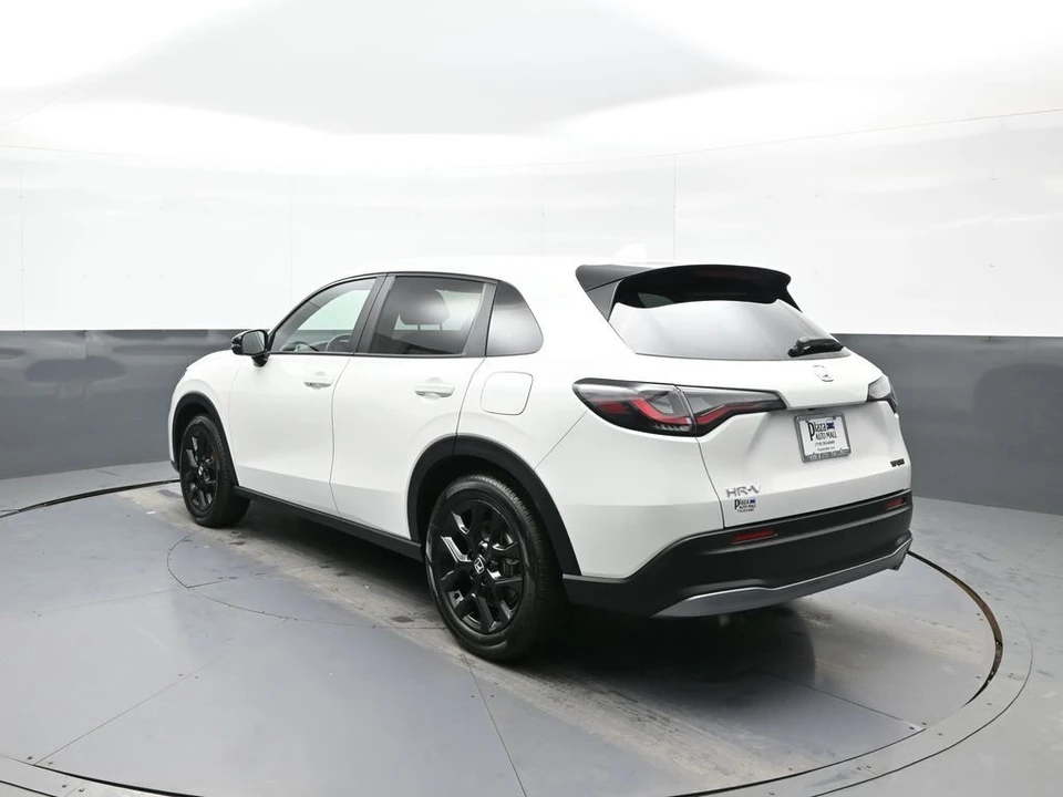 2025 Honda HR-V 3rd Gen - Image 8 of 12