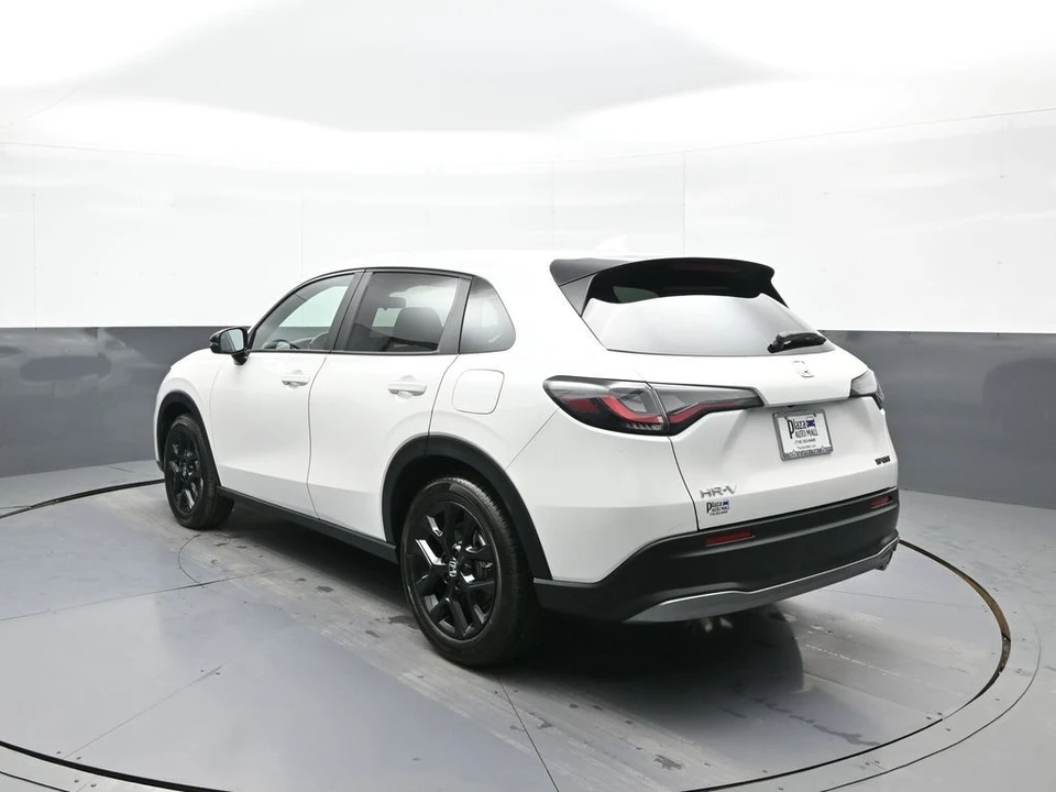 2025 Honda HR-V 3rd Gen - Image 8 of 21