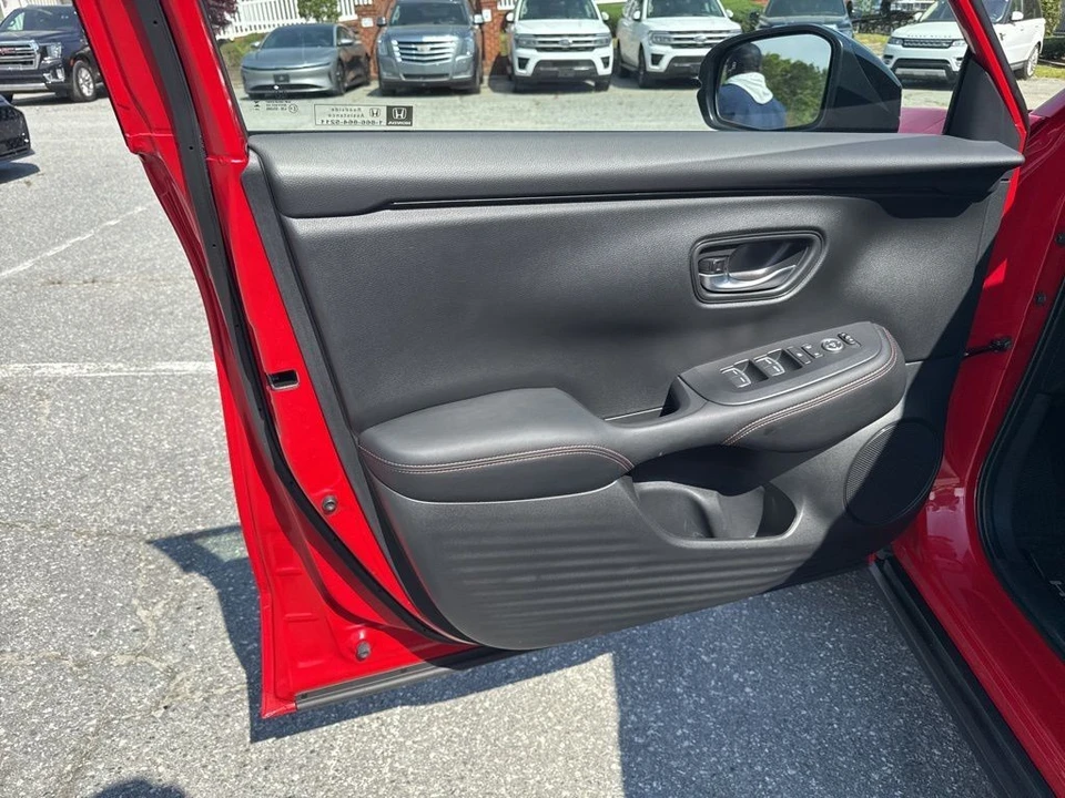 2025 Honda HR-V 3rd Gen - Image 23 of 31