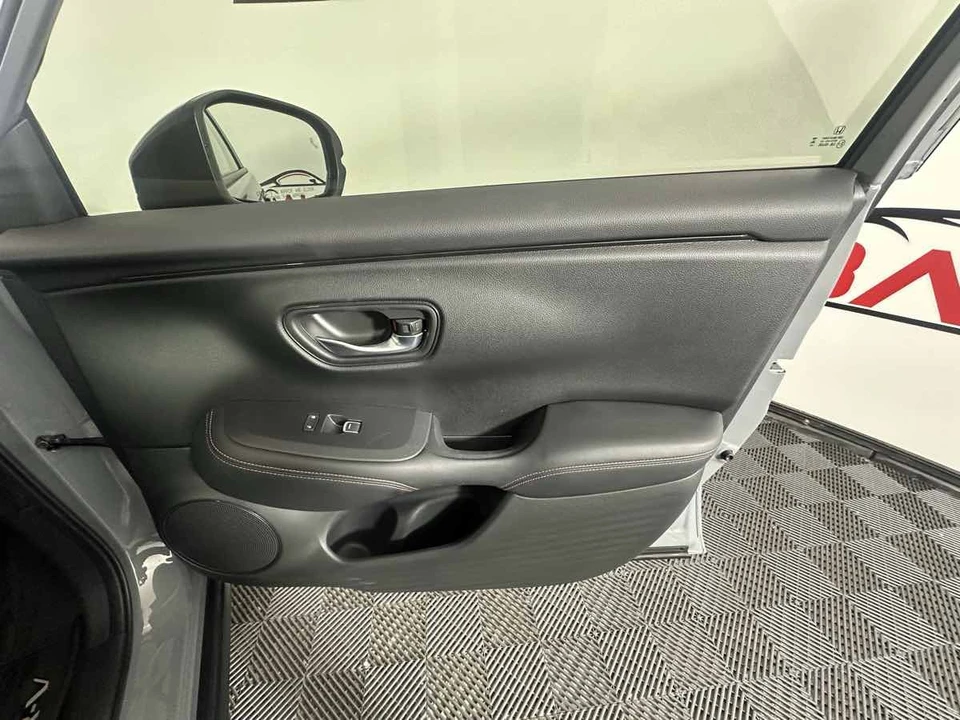 2025 Honda HR-V 3rd Gen - Image 16 of 21