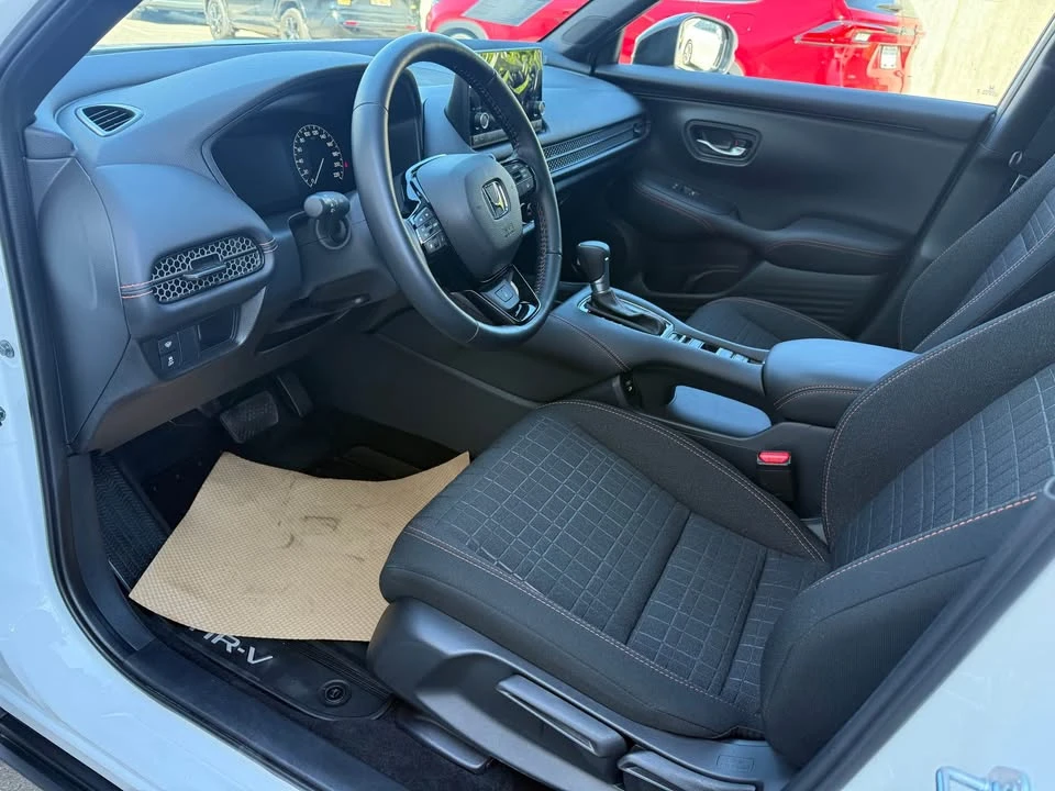 2025 Honda HR-V 3rd Gen - Image 9 of 15
