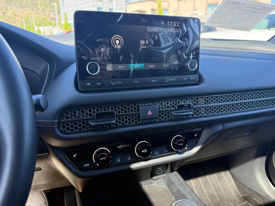 2025 Honda HR-V 3rd Gen - Image 12 of 15
