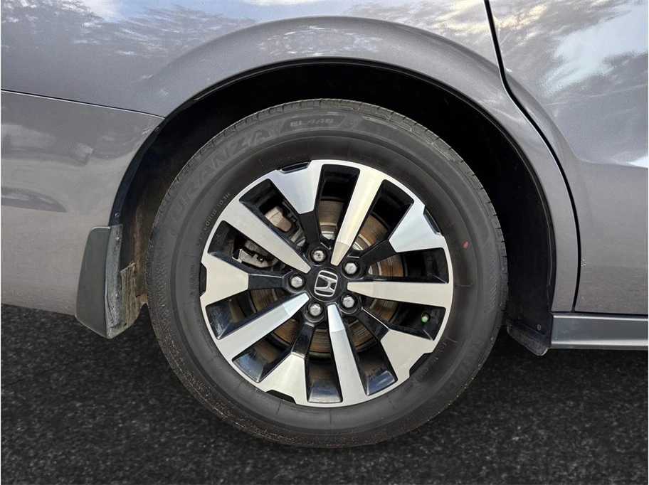 2025 Honda Odyssey - Image 15 of 21