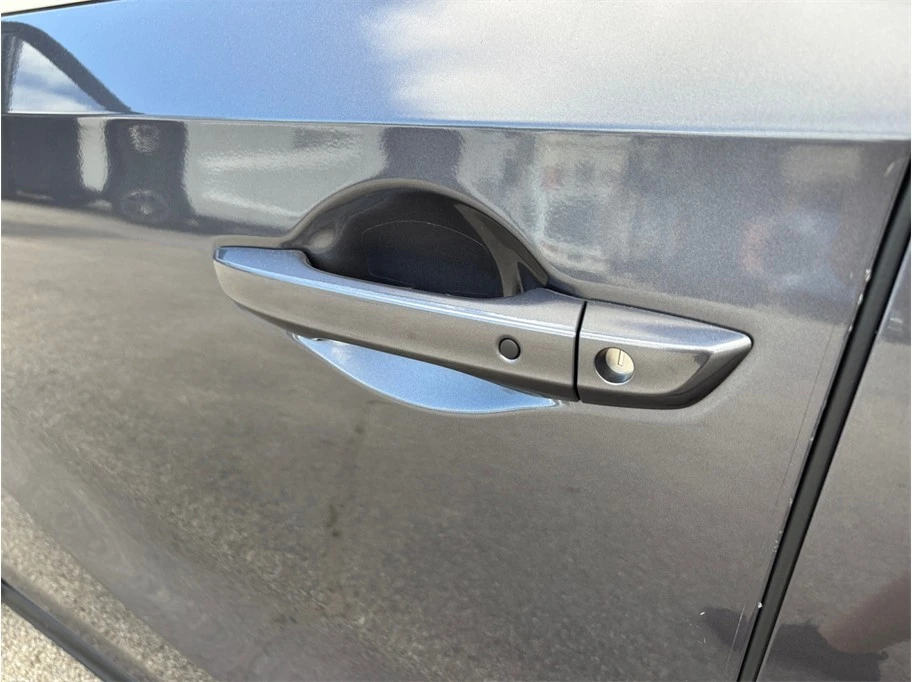 2025 Honda Odyssey - Image 16 of 21