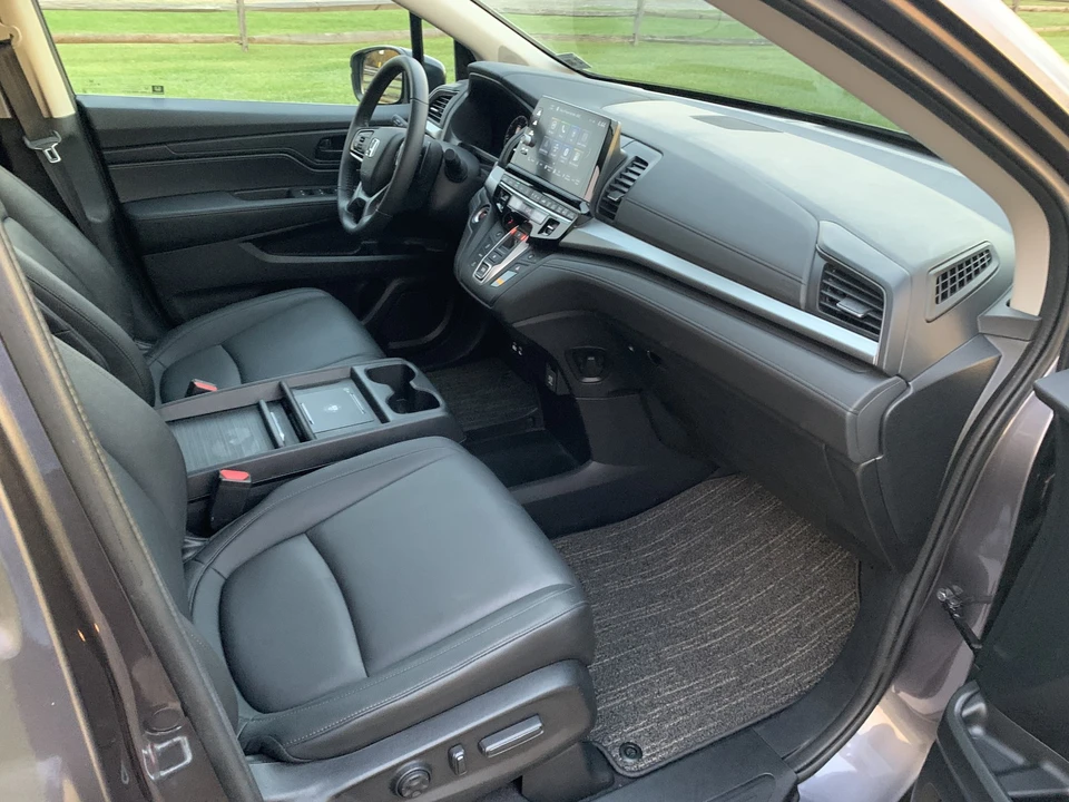 2025 Honda Odyssey - Image 20 of 21