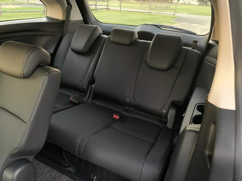 2025 Honda Odyssey - Image 15 of 21