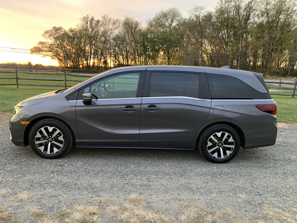 2025 Honda Odyssey - Image 8 of 21
