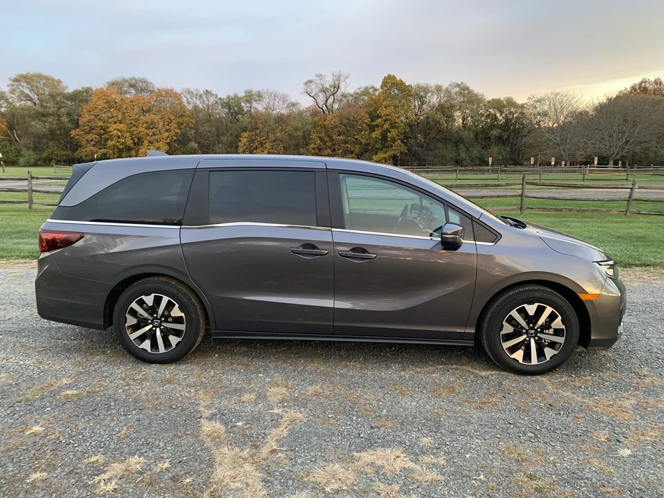 2025 Honda Odyssey - Image 4 of 21